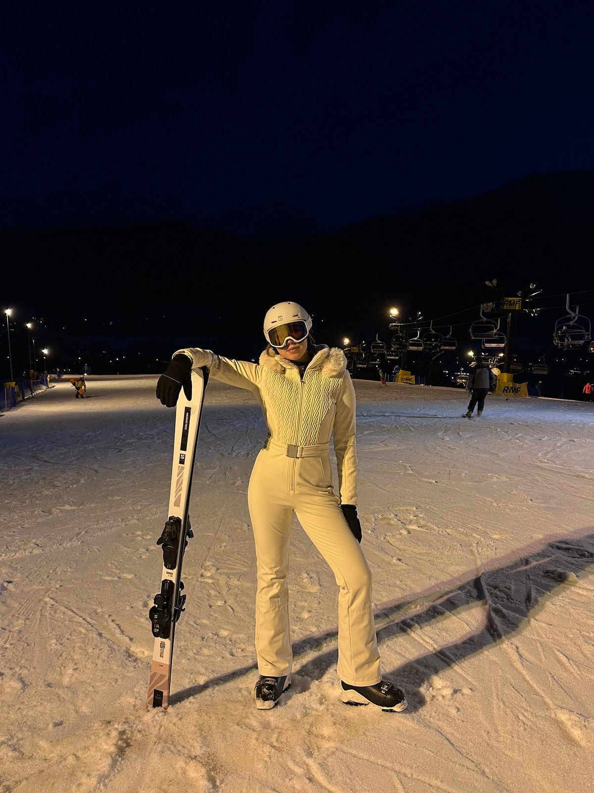 combinaison ski oysho blanc cassé torsadé taille S capuche fourrure d’usure le recco